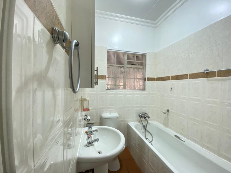 2 Bedroom Property for Sale in Schuinshoogte KwaZulu-Natal