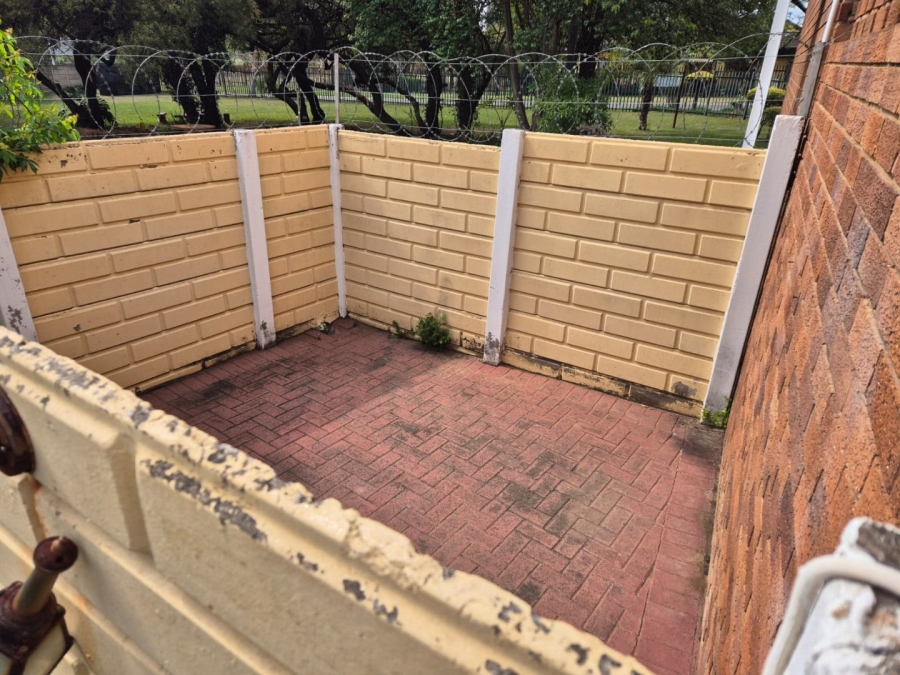 2 Bedroom Property for Sale in Huttenheights KwaZulu-Natal