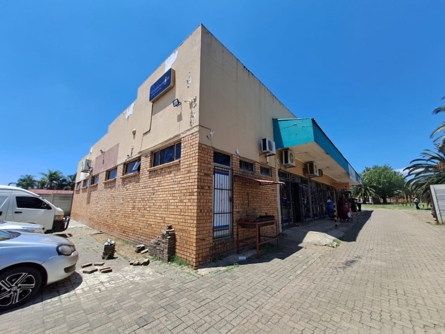 Commercial Property for Sale in Lennoxton KwaZulu-Natal