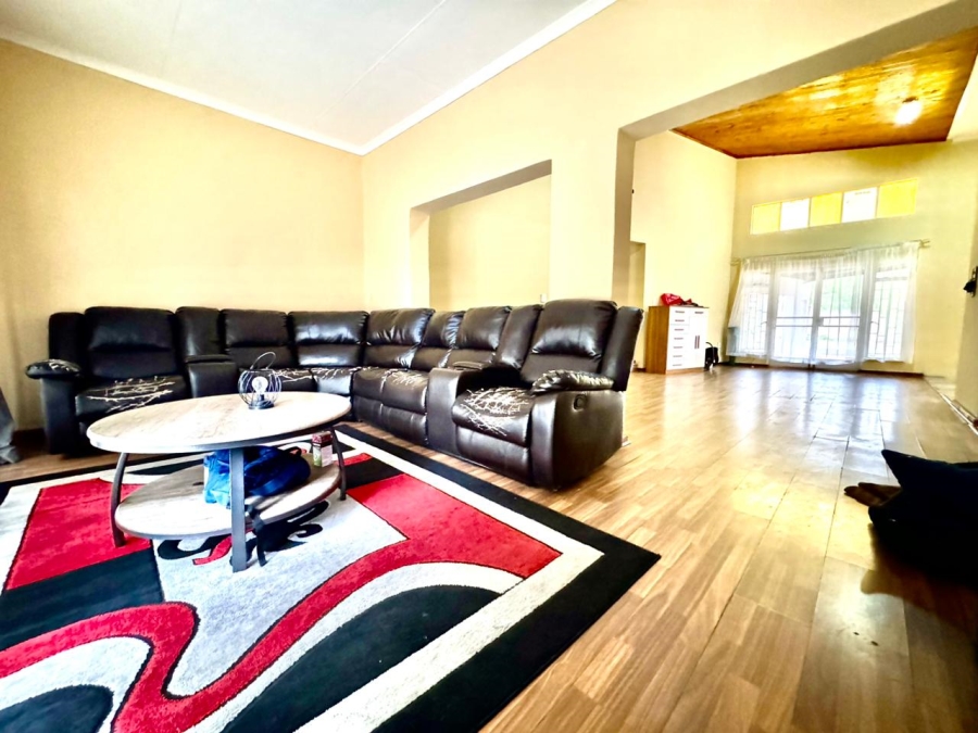 4 Bedroom Property for Sale in Schuinshoogte KwaZulu-Natal