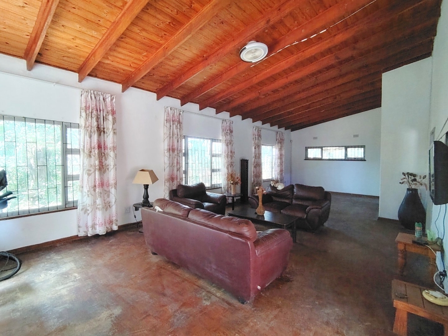 6 Bedroom Property for Sale in Hibberdene KwaZulu-Natal