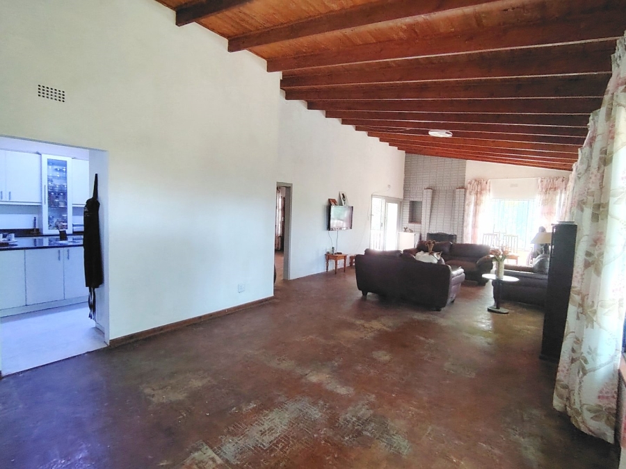 6 Bedroom Property for Sale in Hibberdene KwaZulu-Natal