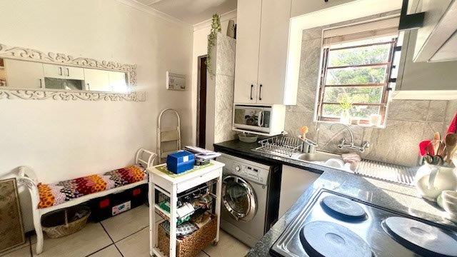 2 Bedroom Property for Sale in Uvongo KwaZulu-Natal