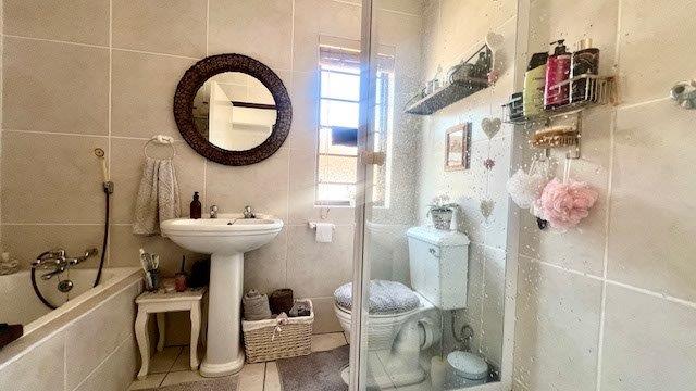 2 Bedroom Property for Sale in Uvongo KwaZulu-Natal