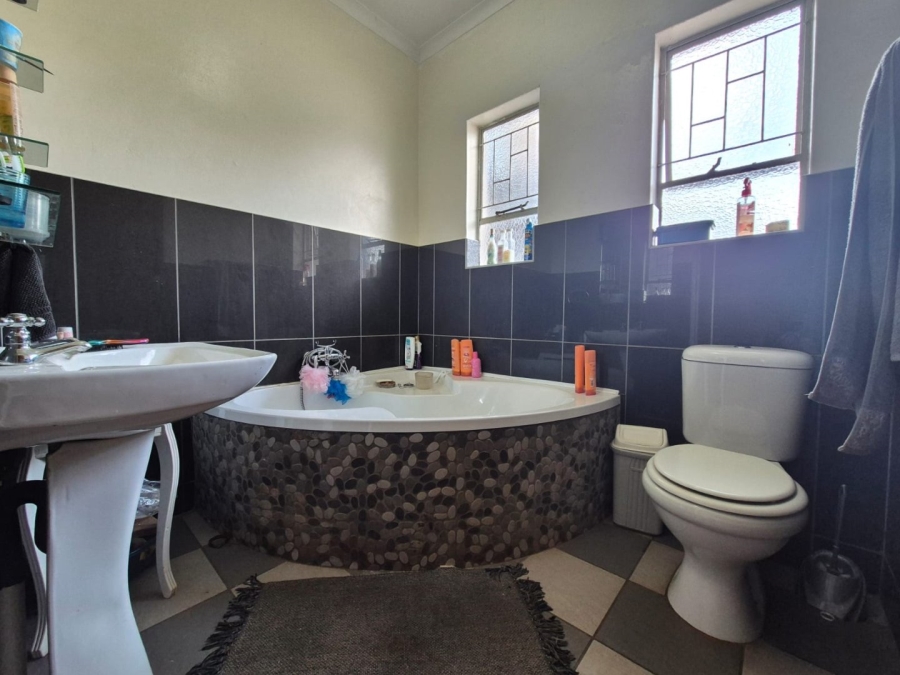 3 Bedroom Property for Sale in Signal Hill KwaZulu-Natal