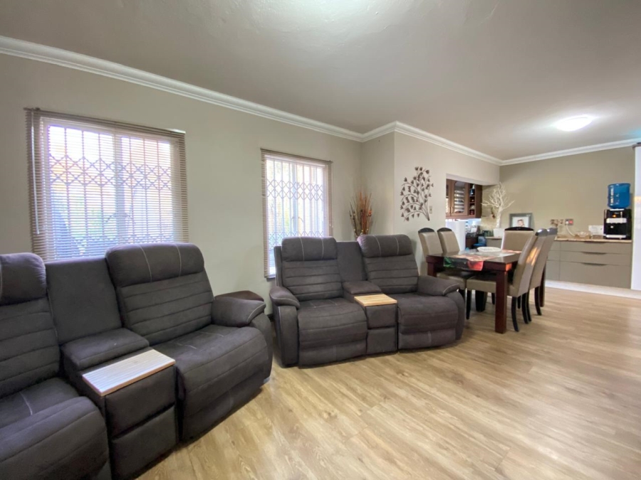 3 Bedroom Property for Sale in Huttenheights KwaZulu-Natal