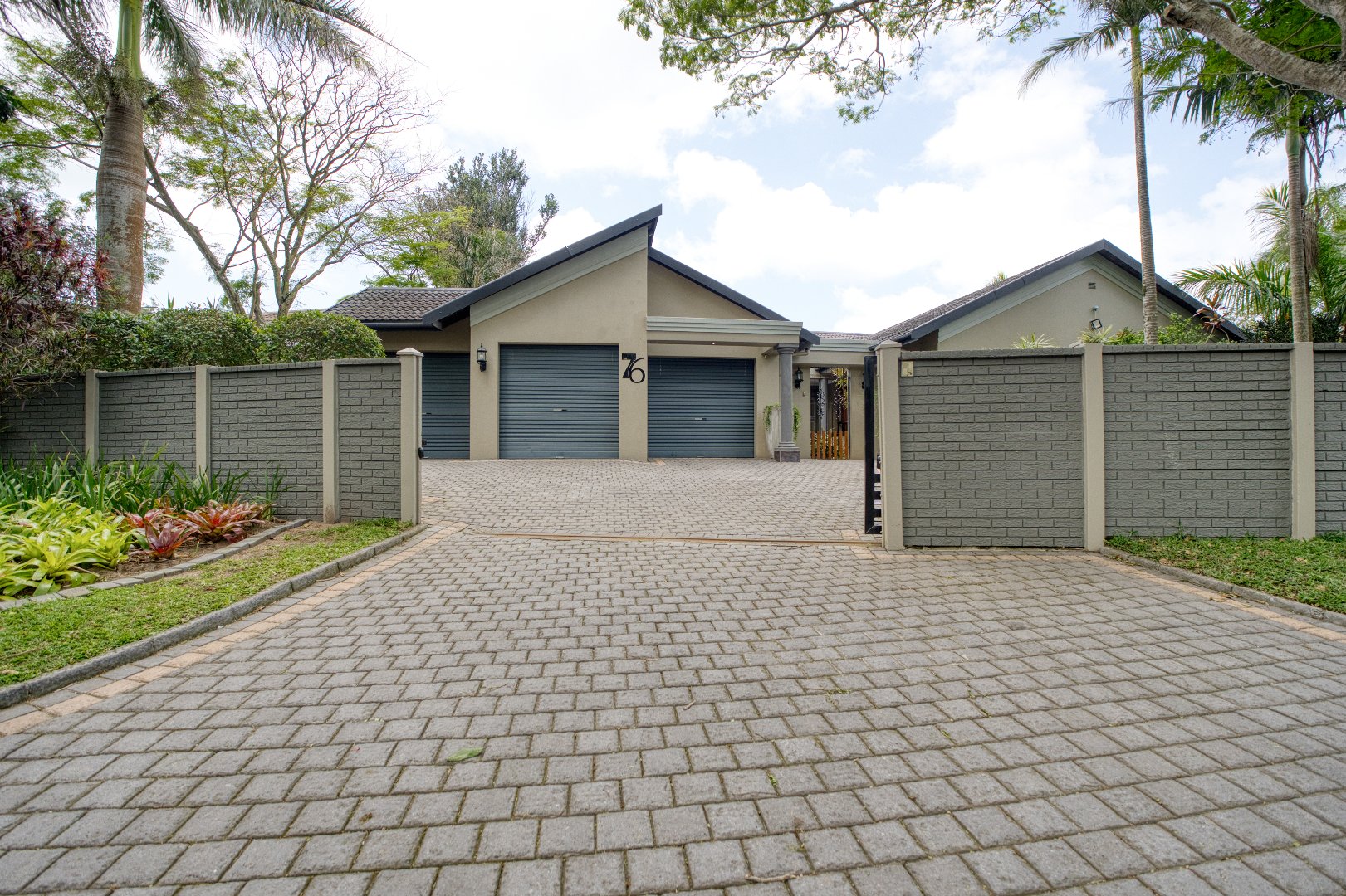 5 Bedroom Property for Sale in Meer En See KwaZulu-Natal