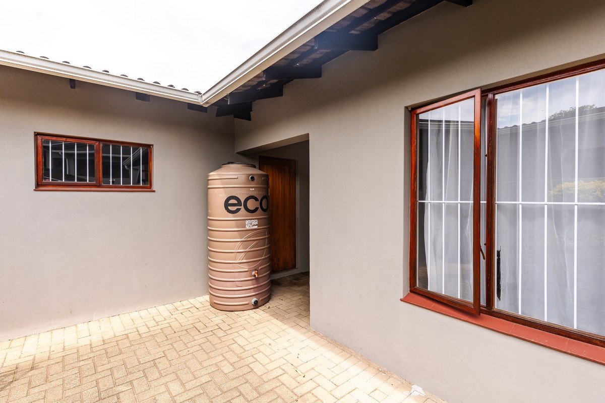 2 Bedroom Property for Sale in Umtentweni KwaZulu-Natal