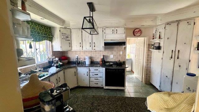 3 Bedroom Property for Sale in Uvongo KwaZulu-Natal