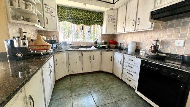 3 Bedroom Property for Sale in Uvongo KwaZulu-Natal