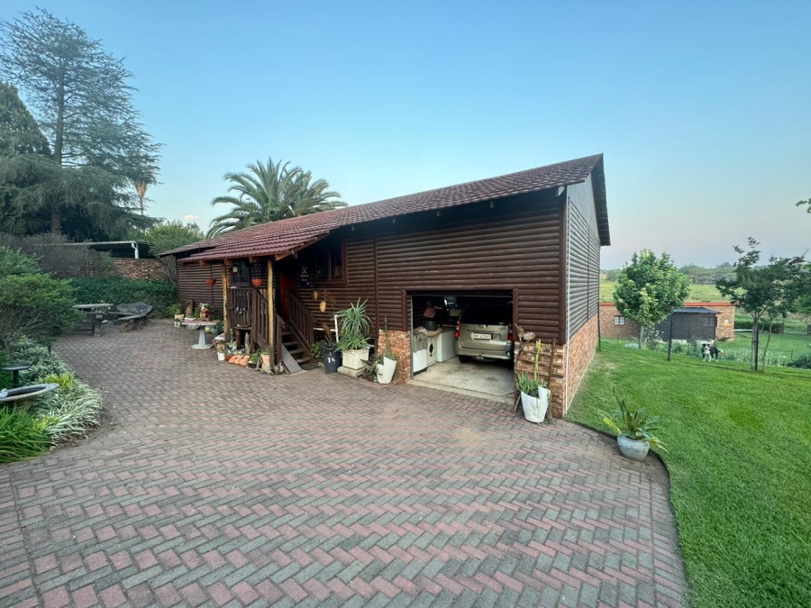 7 Bedroom Property for Sale in Schuinshoogte KwaZulu-Natal