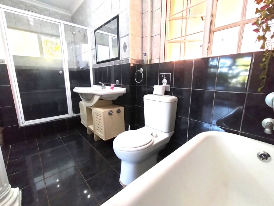 9 Bedroom Property for Sale in Cowies Hill KwaZulu-Natal