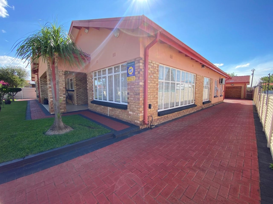 4 Bedroom Property for Sale in Lennoxton KwaZulu-Natal