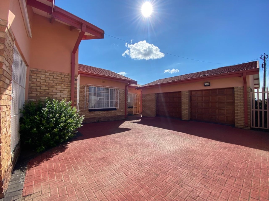 4 Bedroom Property for Sale in Lennoxton KwaZulu-Natal