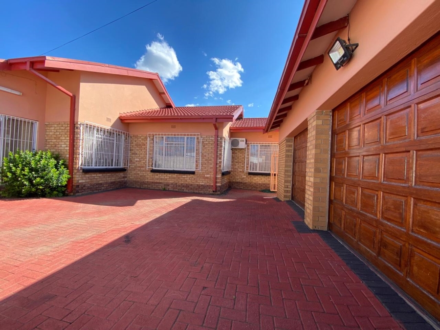 4 Bedroom Property for Sale in Lennoxton KwaZulu-Natal