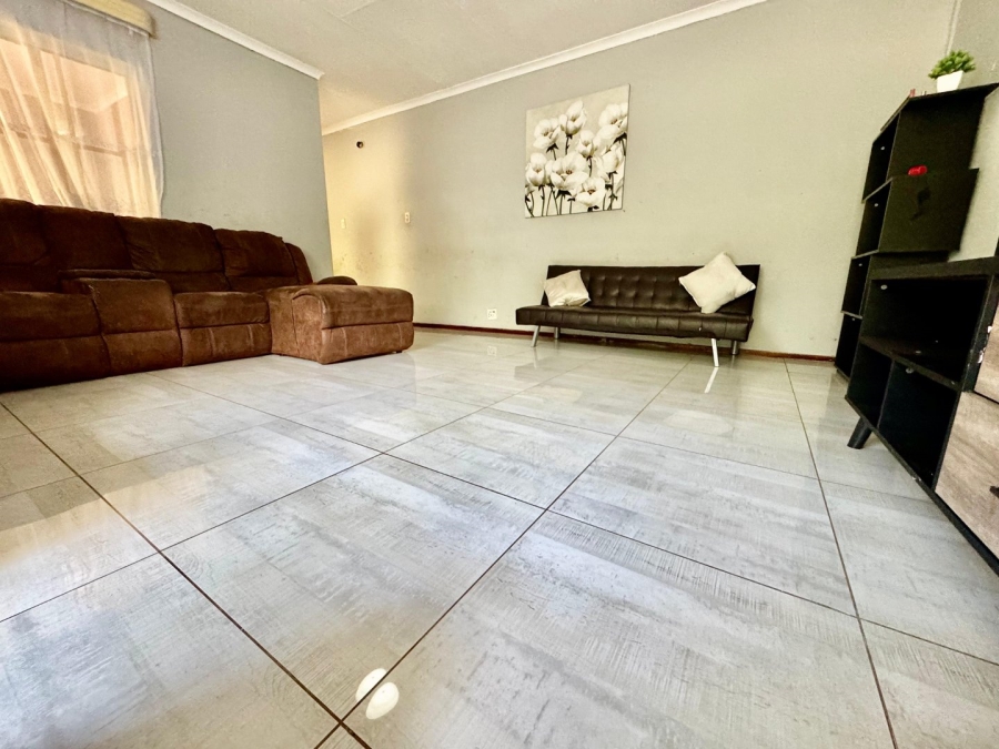 To Let 4 Bedroom Property for Rent in Sunnyridge KwaZulu-Natal