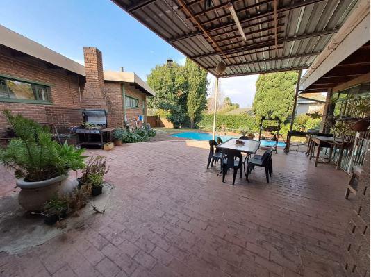 4 Bedroom Property for Sale in Schuinshoogte KwaZulu-Natal