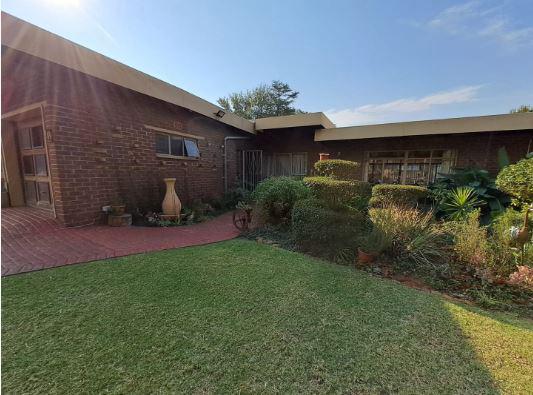 4 Bedroom Property for Sale in Schuinshoogte KwaZulu-Natal