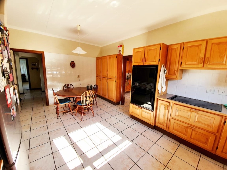 5 Bedroom Property for Sale in St Michaels On Sea KwaZulu-Natal