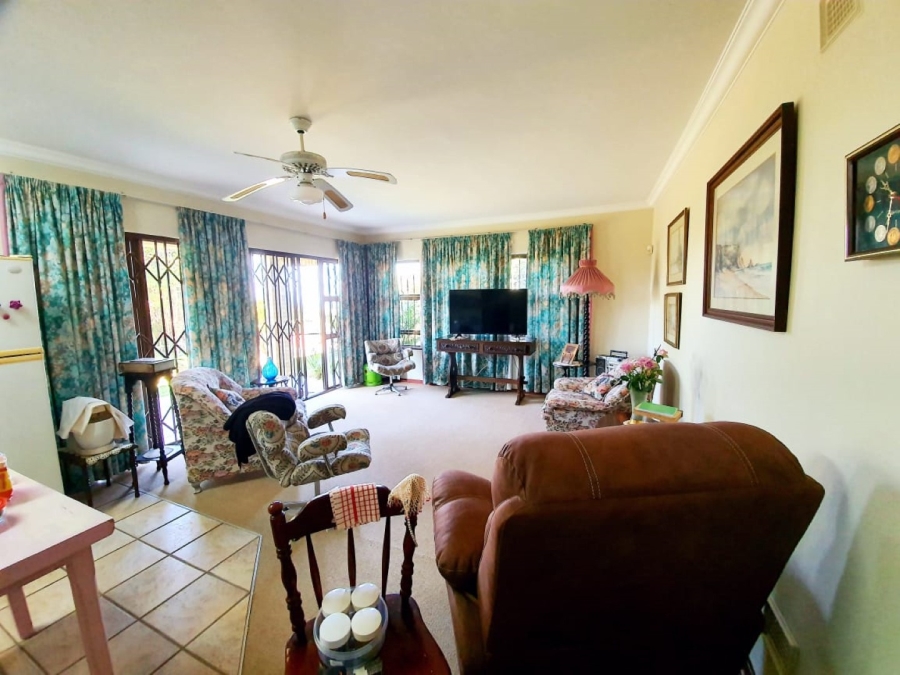 5 Bedroom Property for Sale in St Michaels On Sea KwaZulu-Natal