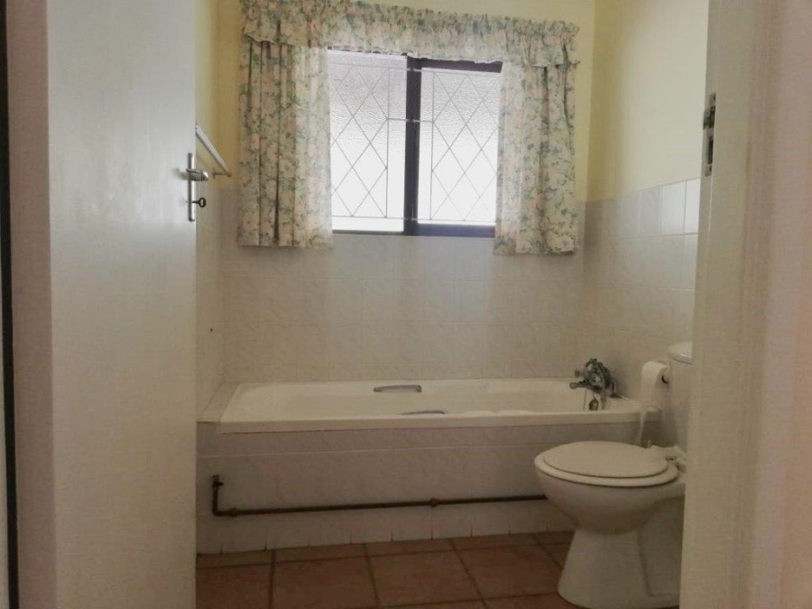 3 Bedroom Property for Sale in Umtentweni KwaZulu-Natal