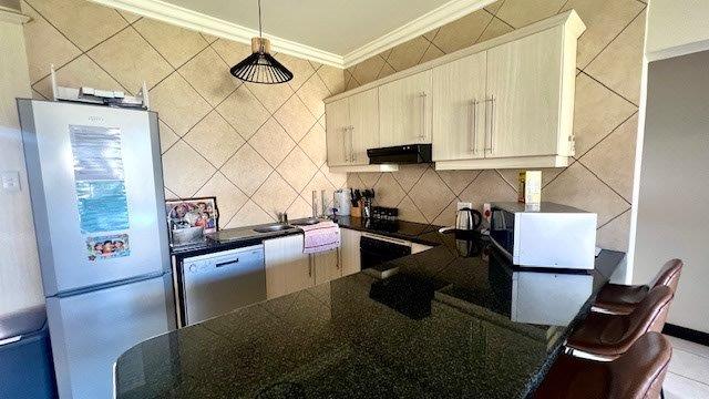 2 Bedroom Property for Sale in Uvongo KwaZulu-Natal