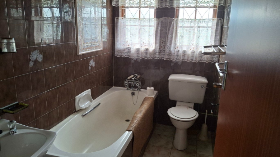 3 Bedroom Property for Sale in Port Edward KwaZulu-Natal