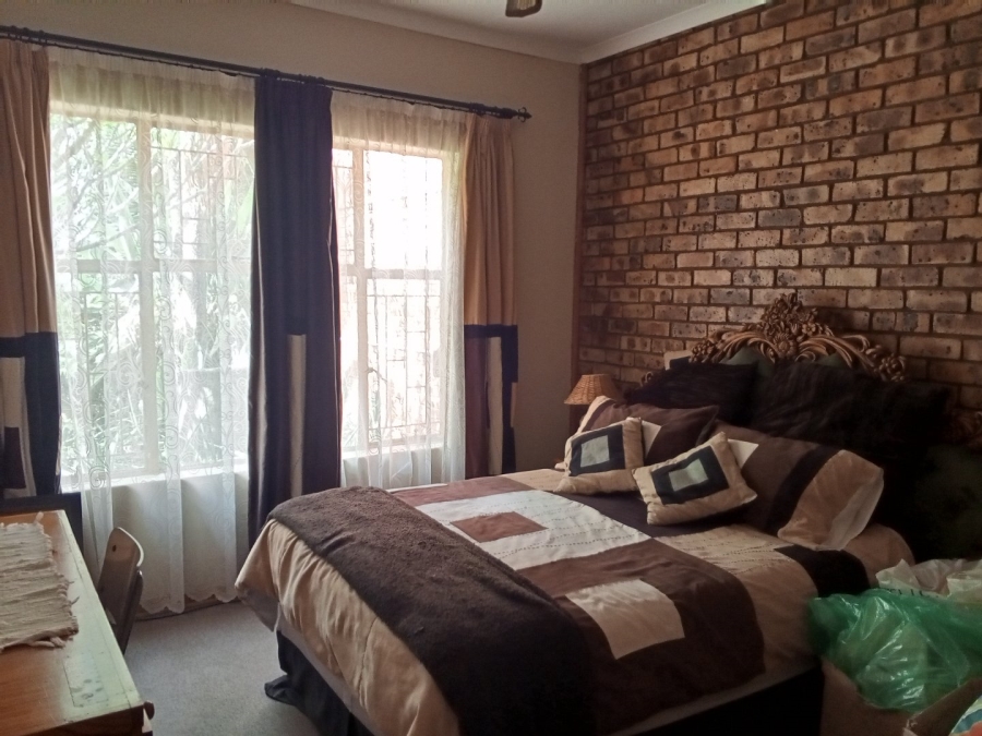 5 Bedroom Property for Sale in Huttenheights KwaZulu-Natal