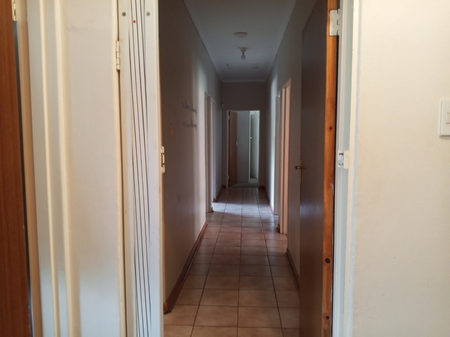 5 Bedroom Property for Sale in Huttenheights KwaZulu-Natal