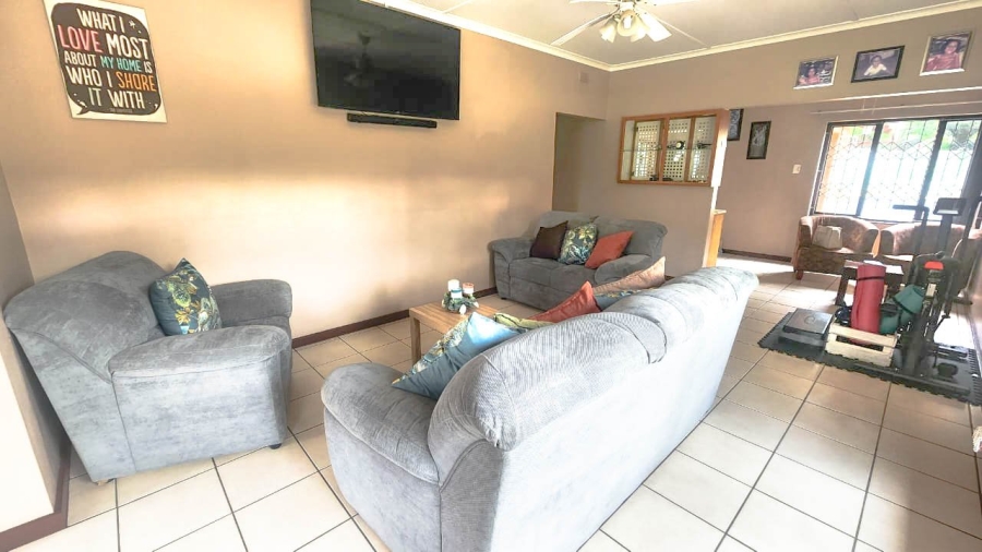 3 Bedroom Property for Sale in Umtentweni KwaZulu-Natal