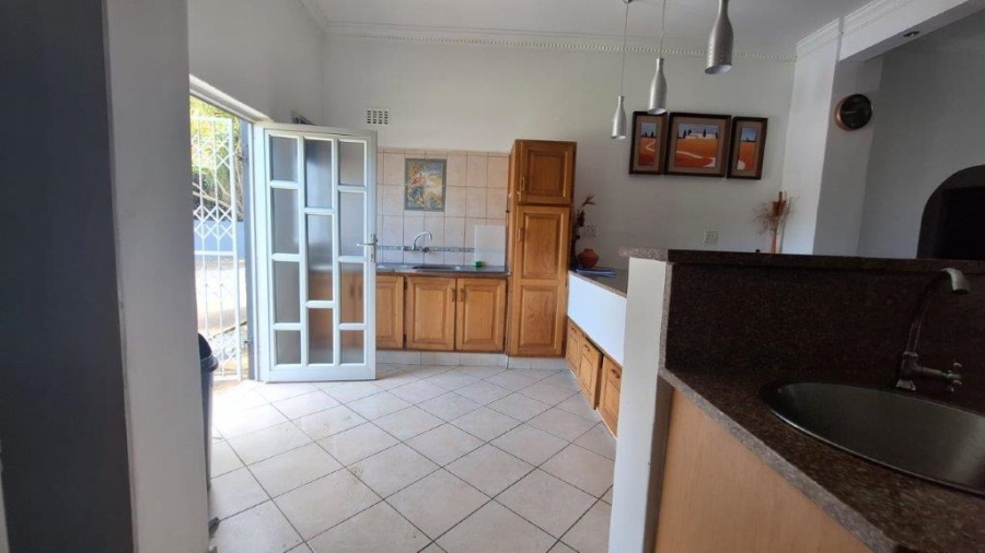 5 Bedroom Property for Sale in Umtentweni KwaZulu-Natal