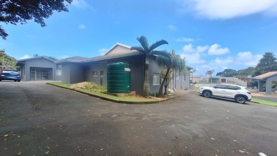 5 Bedroom Property for Sale in Umtentweni KwaZulu-Natal