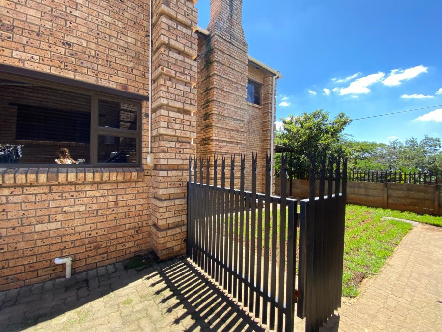 To Let 4 Bedroom Property for Rent in Signal Hill KwaZulu-Natal