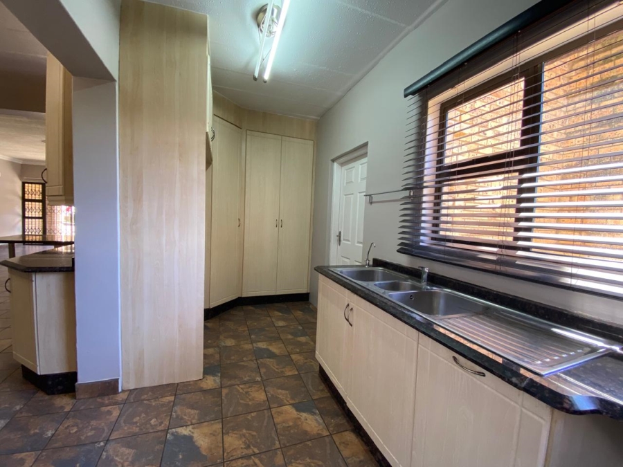 To Let 4 Bedroom Property for Rent in Signal Hill KwaZulu-Natal