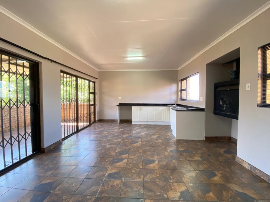 To Let 4 Bedroom Property for Rent in Signal Hill KwaZulu-Natal