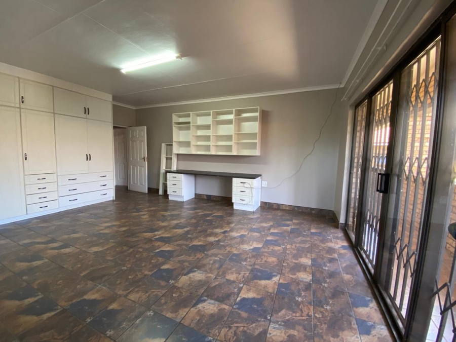 To Let 4 Bedroom Property for Rent in Signal Hill KwaZulu-Natal