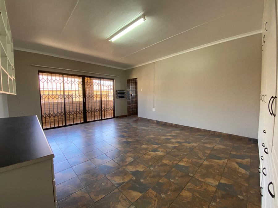 To Let 4 Bedroom Property for Rent in Signal Hill KwaZulu-Natal