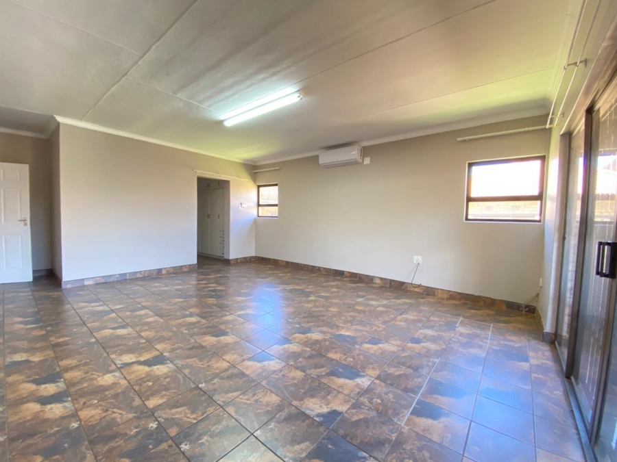 To Let 4 Bedroom Property for Rent in Signal Hill KwaZulu-Natal