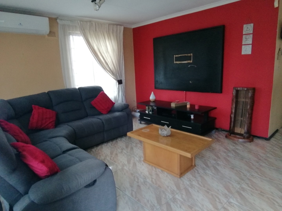 3 Bedroom Property for Sale in Parkgate KwaZulu-Natal