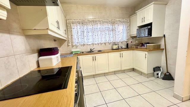 4 Bedroom Property for Sale in St Michaels On Sea KwaZulu-Natal