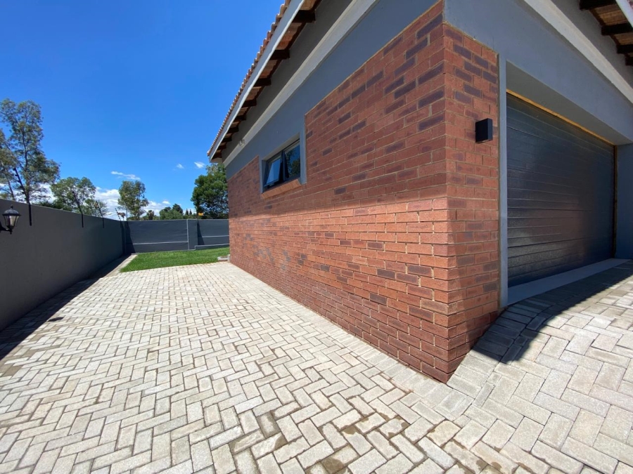 3 Bedroom Property for Sale in Schuinshoogte KwaZulu-Natal