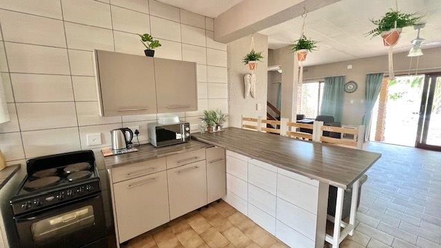 3 Bedroom Property for Sale in Uvongo KwaZulu-Natal