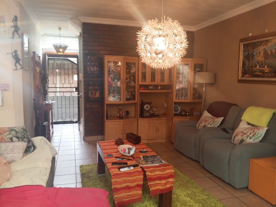 2 Bedroom Property for Sale in Huttenheights KwaZulu-Natal