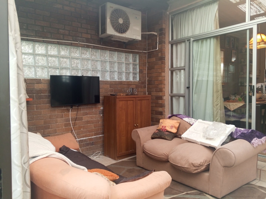 2 Bedroom Property for Sale in Huttenheights KwaZulu-Natal