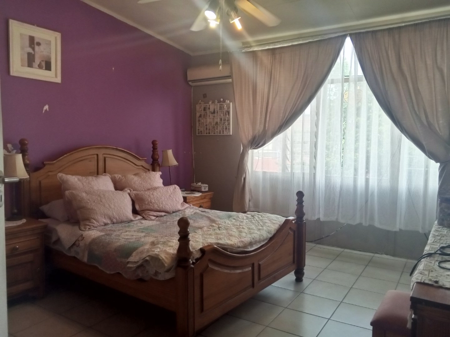 2 Bedroom Property for Sale in Huttenheights KwaZulu-Natal