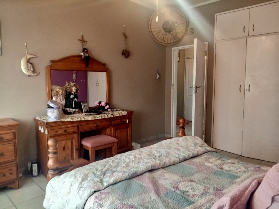 2 Bedroom Property for Sale in Huttenheights KwaZulu-Natal