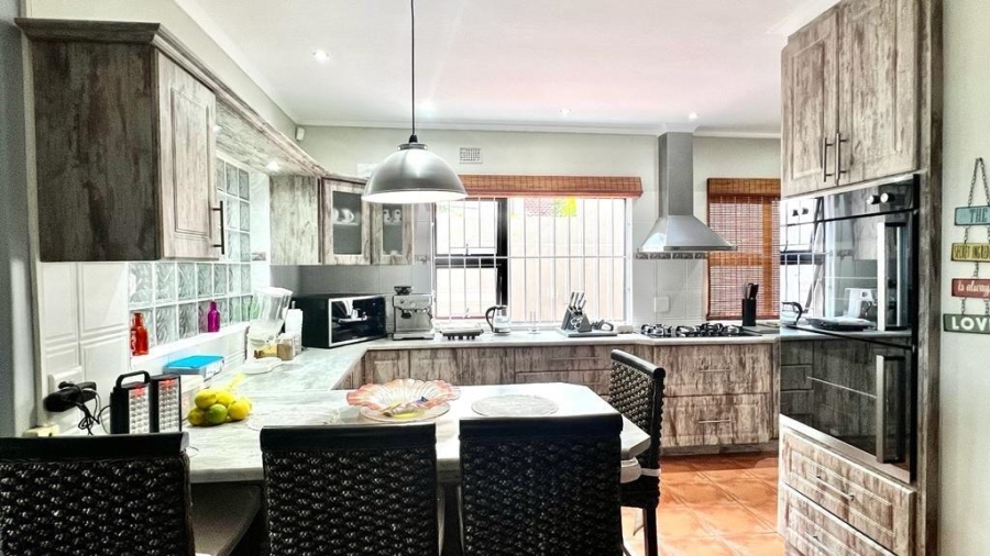 4 Bedroom Property for Sale in Uvongo KwaZulu-Natal