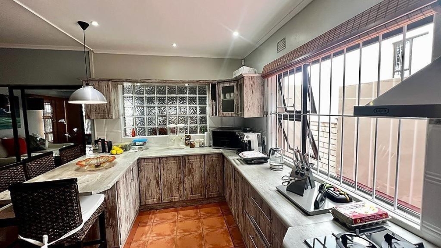 4 Bedroom Property for Sale in Uvongo KwaZulu-Natal