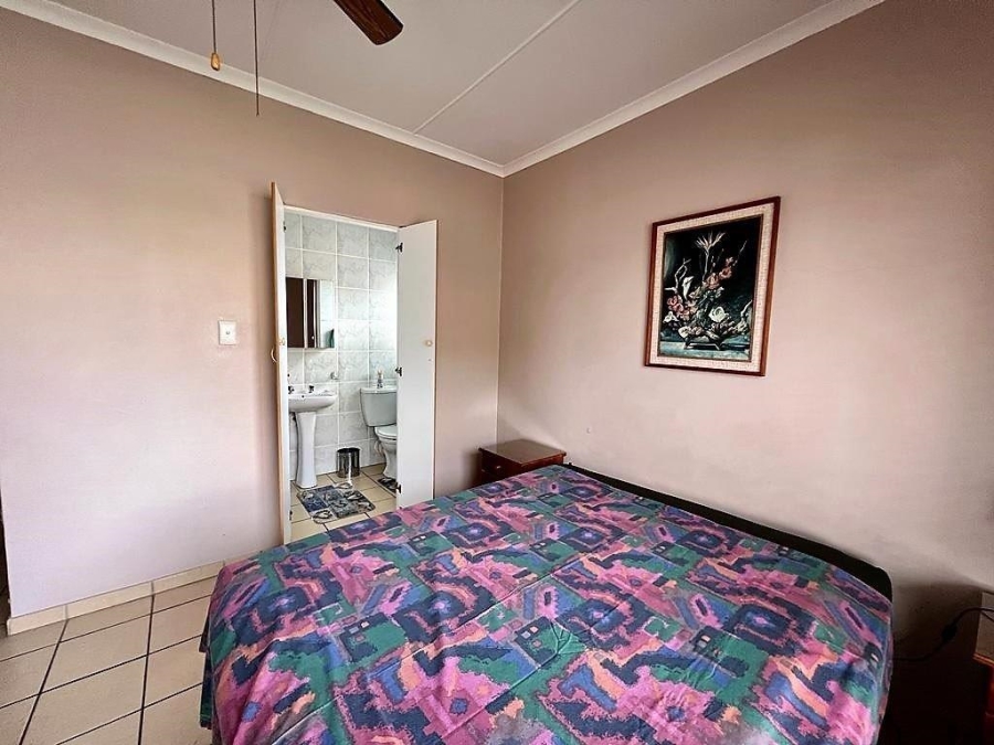 2 Bedroom Property for Sale in Manaba Beach KwaZulu-Natal