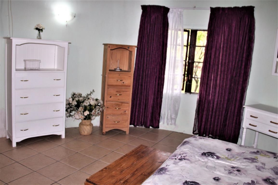 1 Bedroom Property for Sale in Umtentweni KwaZulu-Natal